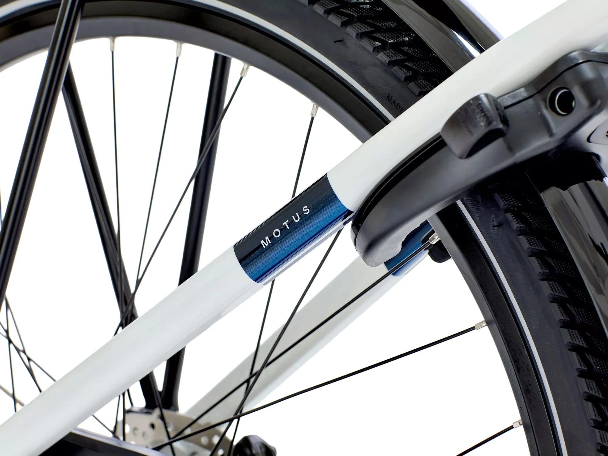 Motus Low Step Hub Gear Hybrid E-Bike - White - Image 10