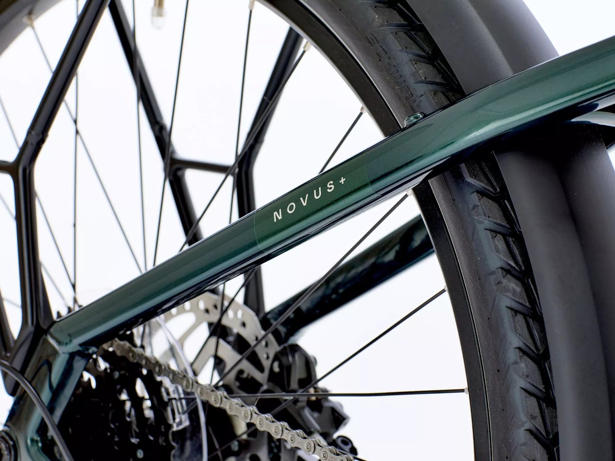 Novus Plus Low Step Derailleur Hybrid E-Bike - Green - Image 5